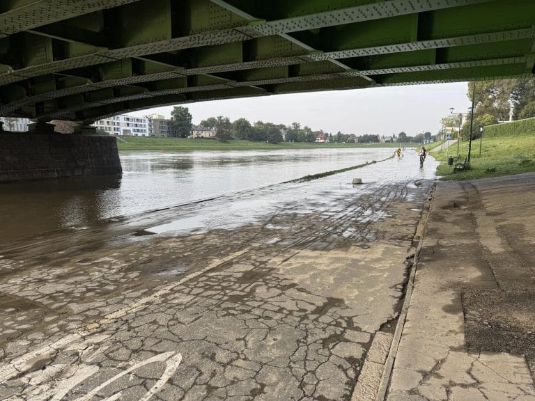 Kraków Wisła powódź aktualny stan powodziowy