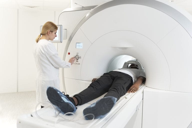 rezonans magnetyczny szpital żeromskiego