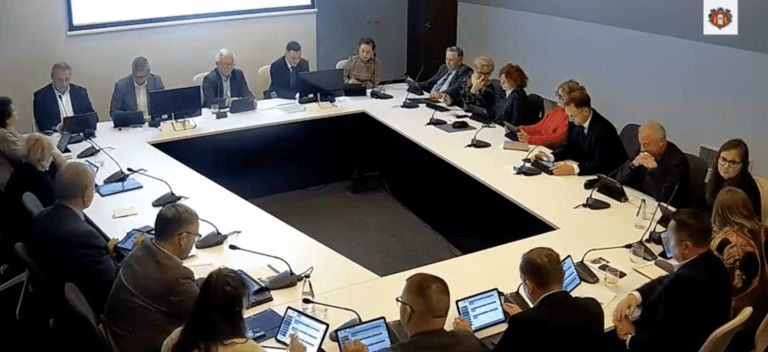 XI sesja rady miejskiej w Niepołomicach budżet gminy 2025 zmiany dieta radnych pomoc finansowa
