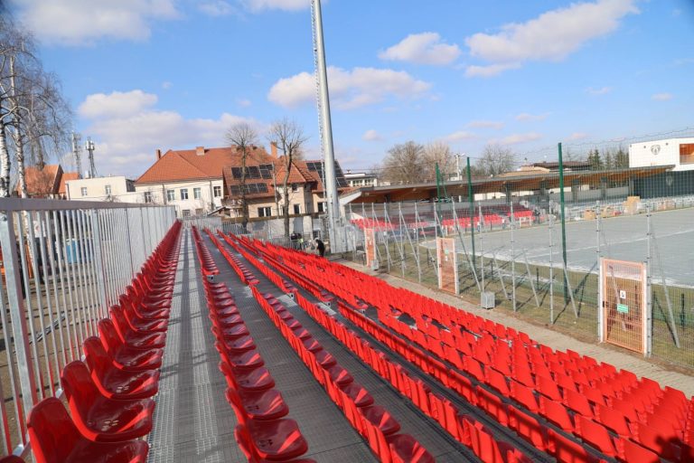 stadion miejski niepołomice wieże telewizyjne trybuny puszcza niepołomice ekstraklasa480334659_122159226242299474_7928688760587381340_n