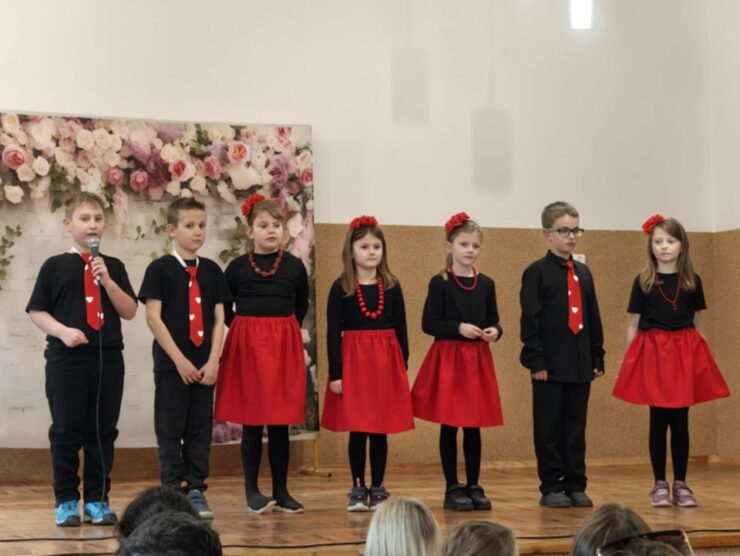 Dzień Kobiet w Gminie Gdów: Uroczystości pełne życzeń i radości