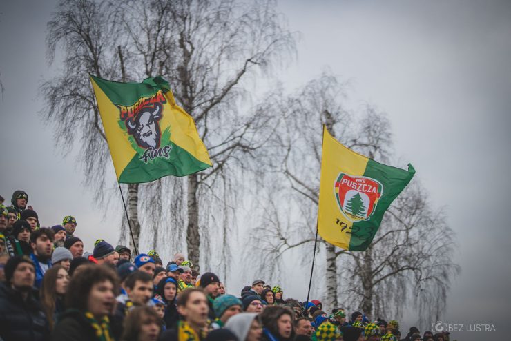 Emocje po meczu Puszczy z Motorem wciąż buzują! Decyzja sędziego na ustach kibiców