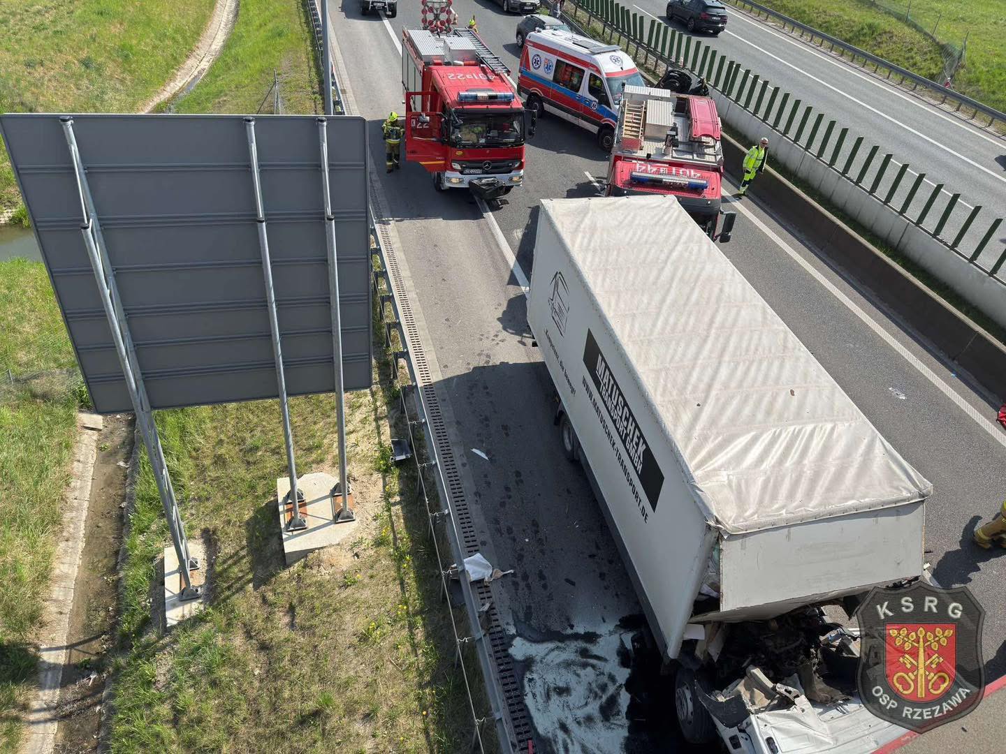 śmiertelny wypadek drogowy A4 Krak&oacute;w węzeł Bochnia samochody ciężarowe zdarzenie drogowe487877654_122202096560091310_104563470987468535_n