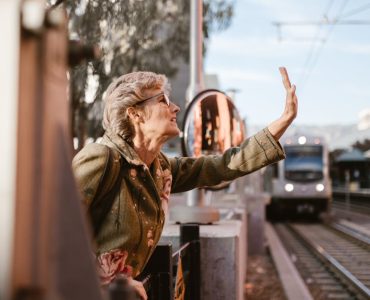 Seniorzy, bądźcie czujni na oszustów