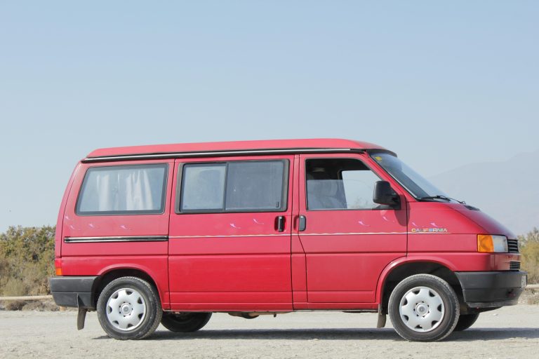 mężczyzna zaczepiający dzieci ostrzeżenie pilne niepołomice Volkswagen T4