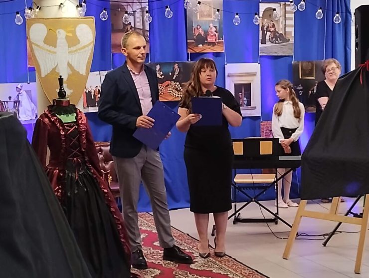 Wernisaż wystawy "Oblicze królów" w Bodzanowie