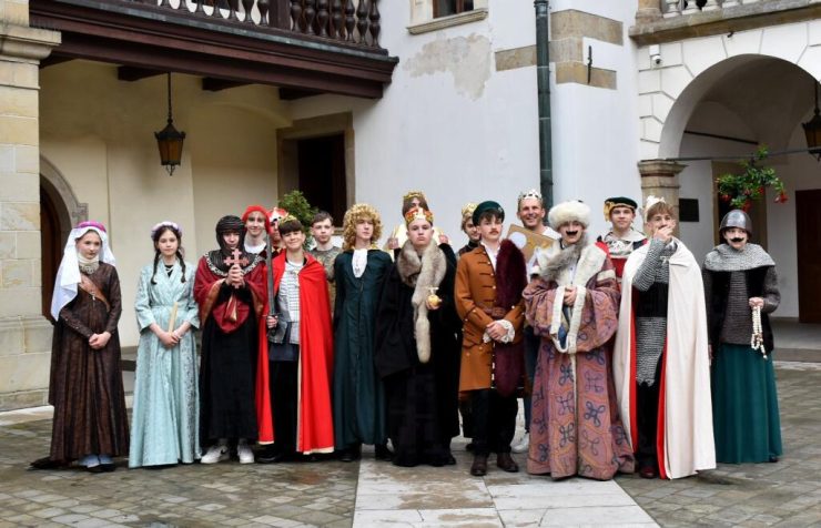 Wernisaż wystawy "Oblicze królów" w Bodzanowie