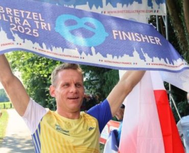 Grzegorz Smoła triumfuje w ekstremalnym triathlonie