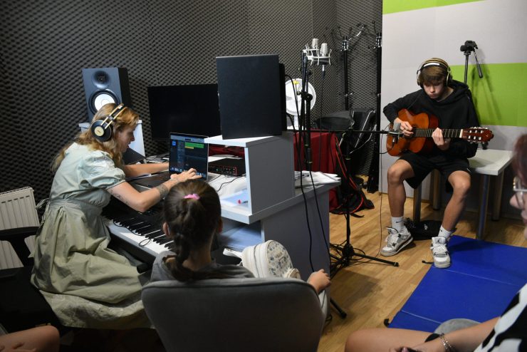 Młodzieżowy wolontariat kulturalny w studiu nagrań