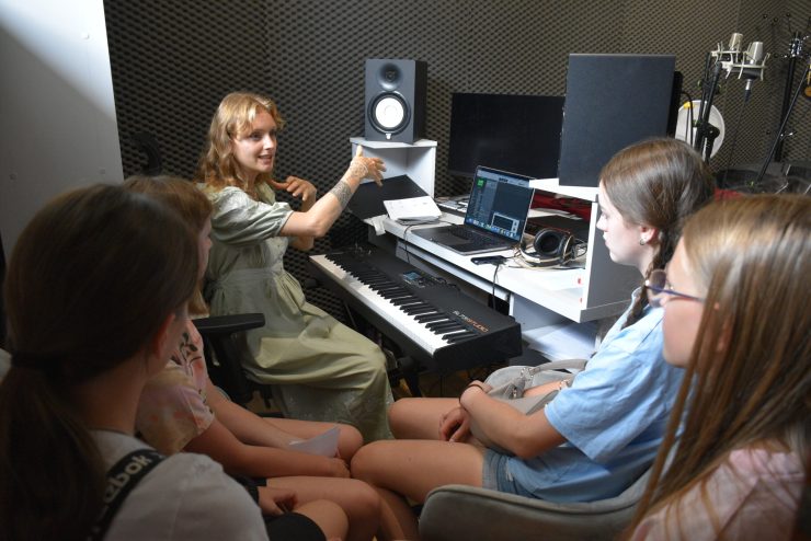 Młodzieżowy wolontariat kulturalny w studiu nagrań