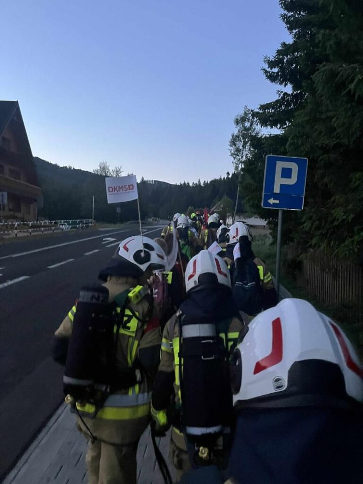 Strażacy z Bodzanowa zdobywają Babią Górę dla dawstwa szpiku