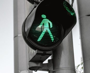 Mistrzu, zwolnij – nowa kampania PZU i Policji dla kierowców