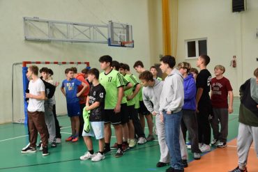 Emocjonujące zawody gminne w halowej piłce nożnej chłopców