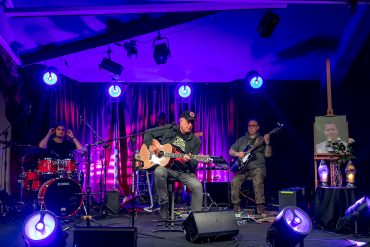 Koncert Piotra Bukartyka w Niepołomicach