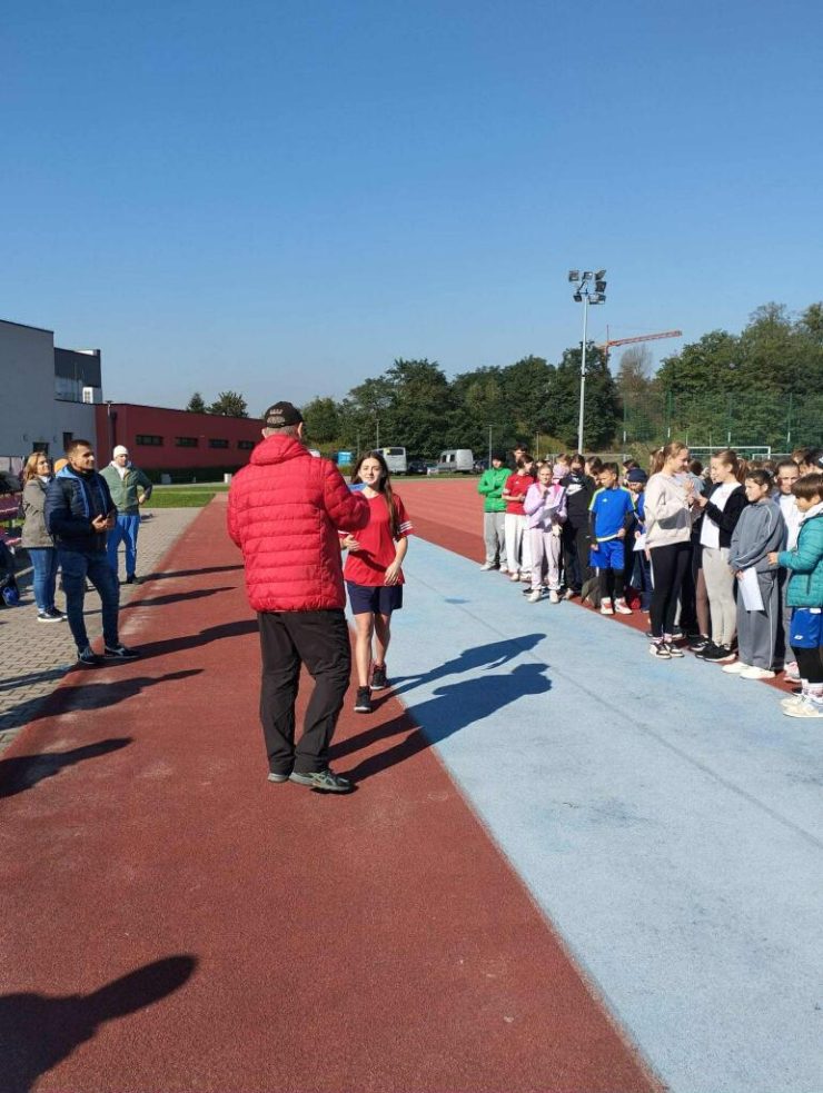Młodzi lekkoatleci z Biskupic triumfują w Wieliczce
