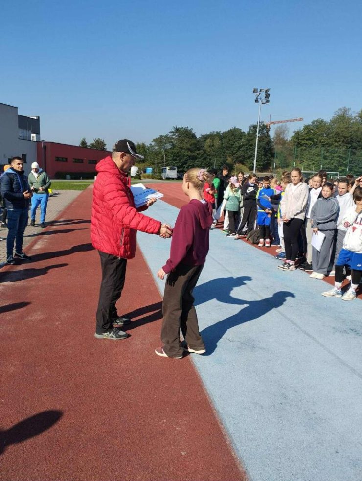 Młodzi lekkoatleci z Biskupic triumfują w Wieliczce