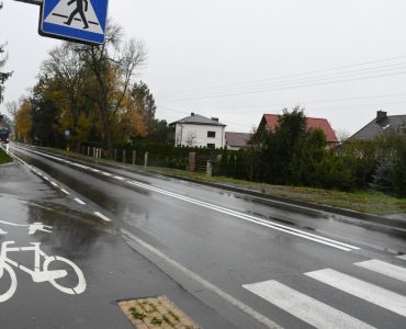 Nowe chodniki przy drogach wojewódzkich w Gdowie