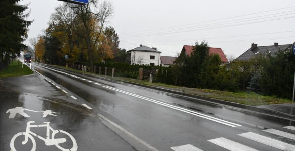 Nowe chodniki przy drogach wojewódzkich w Gdowie