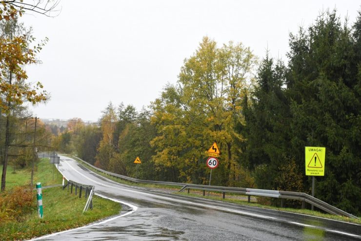 Nowe chodniki przy drogach wojewódzkich w Gdowie