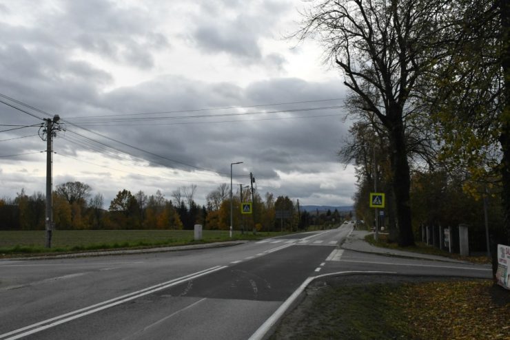 Nowe chodniki przy drogach wojewódzkich w Gdowie