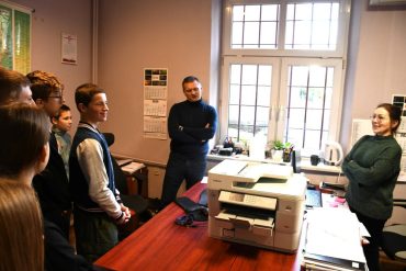 Uczniowie z Gdowa odwiedzili Urząd Gminy