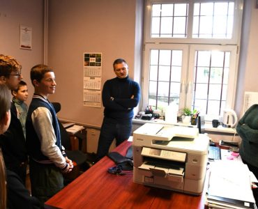 Uczniowie z Gdowa odwiedzili Urząd Gminy