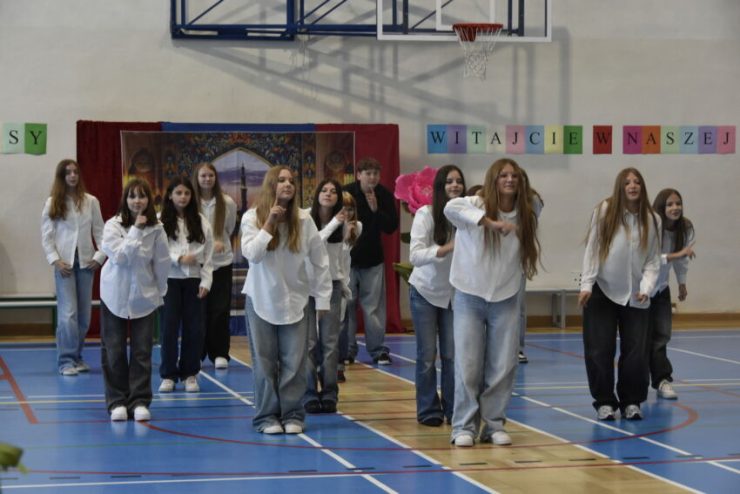 Uroczyste ślubowanie uczniów klas pierwszych w Niepołomicach