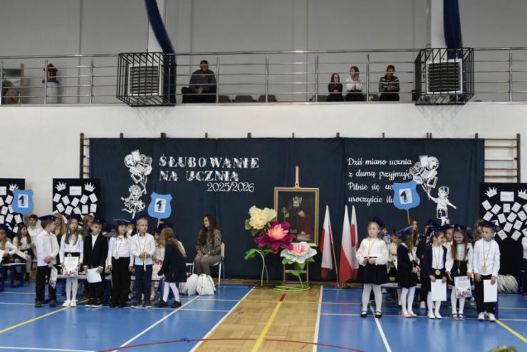 Uroczyste ślubowanie uczniów klas pierwszych w Niepołomicach