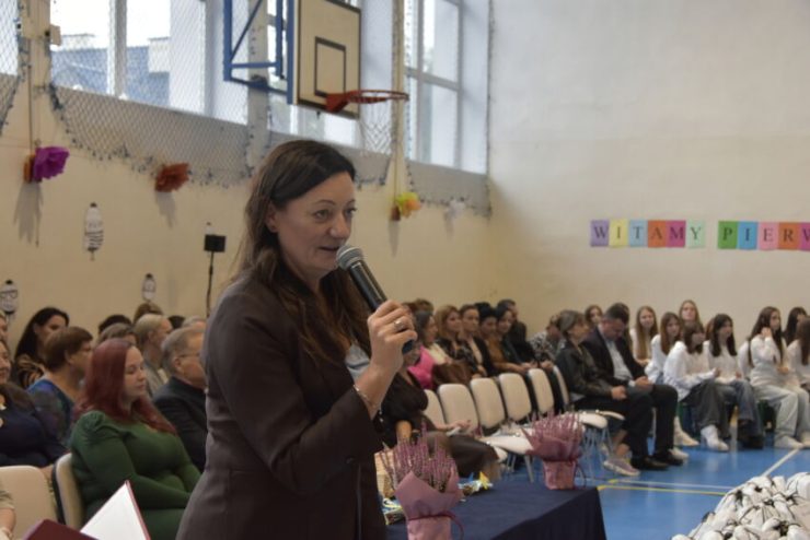 Uroczyste ślubowanie uczniów klas pierwszych w Niepołomicach