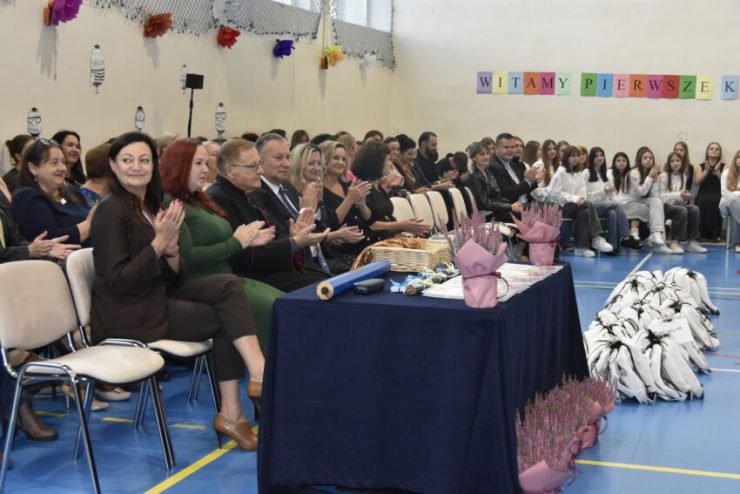 Uroczyste ślubowanie uczniów klas pierwszych w Niepołomicach