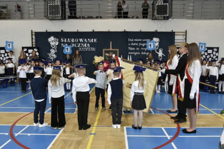 Uroczyste ślubowanie uczniów klas pierwszych w Niepołomicach
