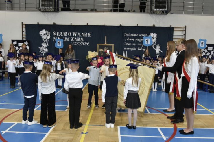 Uroczyste ślubowanie uczniów klas pierwszych w Niepołomicach