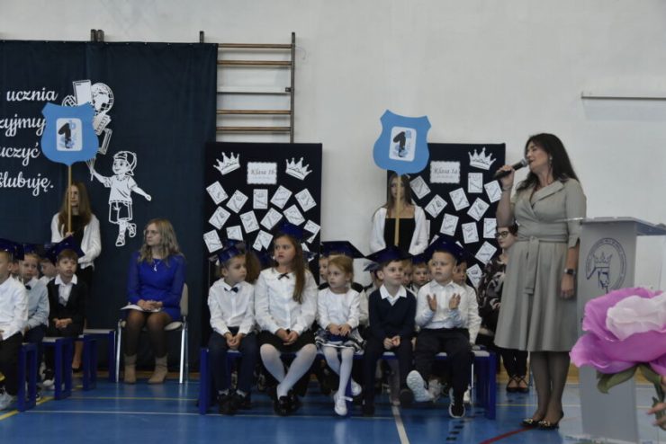 Uroczyste ślubowanie uczniów klas pierwszych w Niepołomicach
