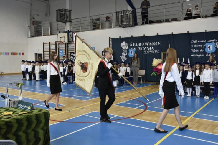 Uroczyste ślubowanie uczniów klas pierwszych w Niepołomicach