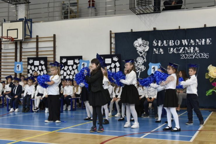 Uroczyste ślubowanie uczniów klas pierwszych w Niepołomicach