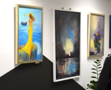 Wodne opowieści w Niepołomicach – nowa wystawa malarstwa