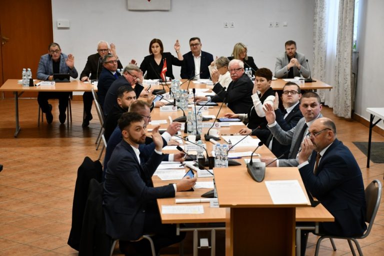 Sesja Rady Gminy Gdów: kluczowe uchwały na rok 2025