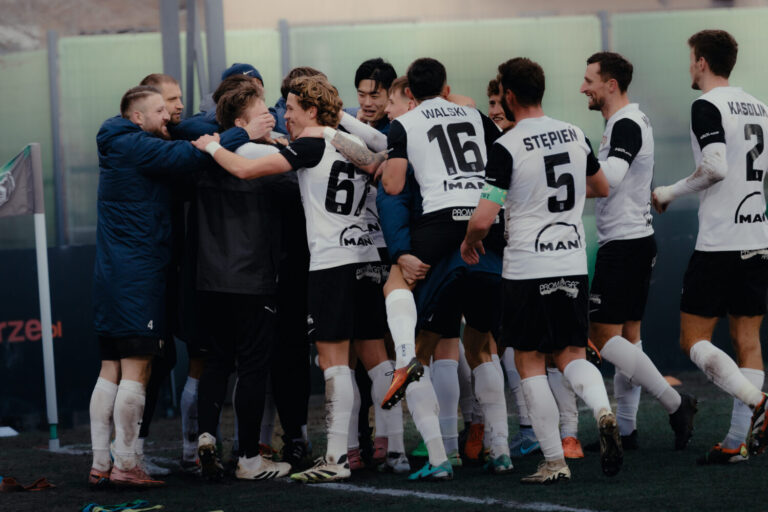 Żubry pokonały Pogoń Siedlce 3:0. Puszcza w świetnej formie po zimowej przerwie!