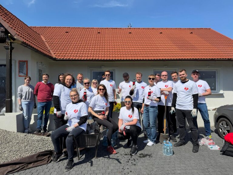 Dobre sąsiedztwo na Dzień Ziemi: Coca-Cola HBC Polska rewitalizuje zieloną przestrzeń w Niepołomicach