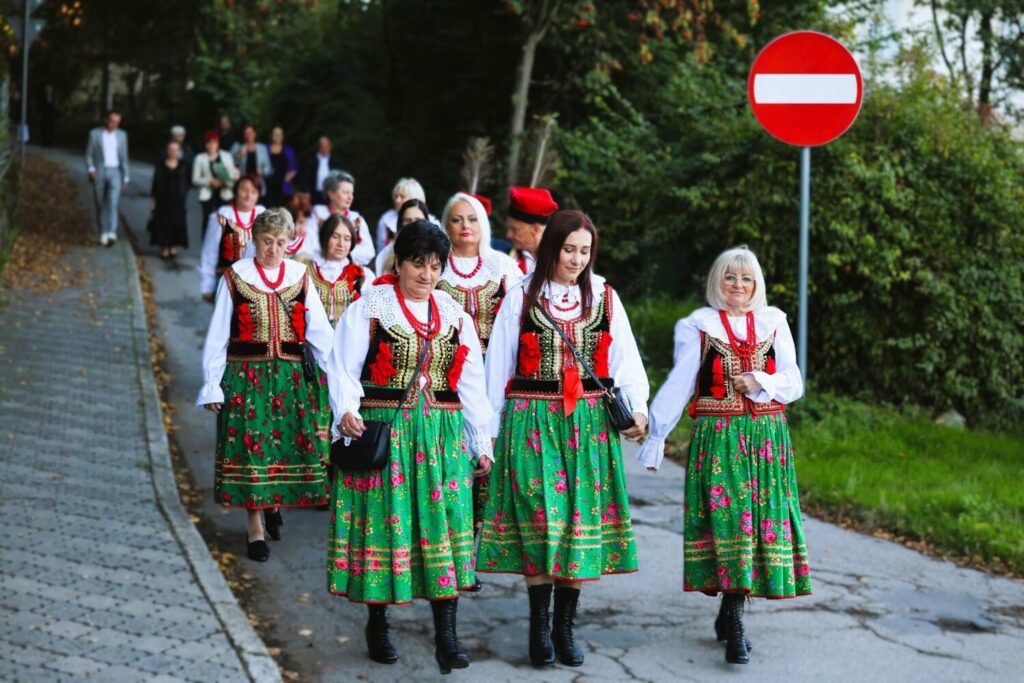 60lecie-stowarzyszenia-przyjaci&oacute;ł-biskupic-gmina-biskupice-uroczystość-w-powiecie-wielickim-powiat-wielicki12.png