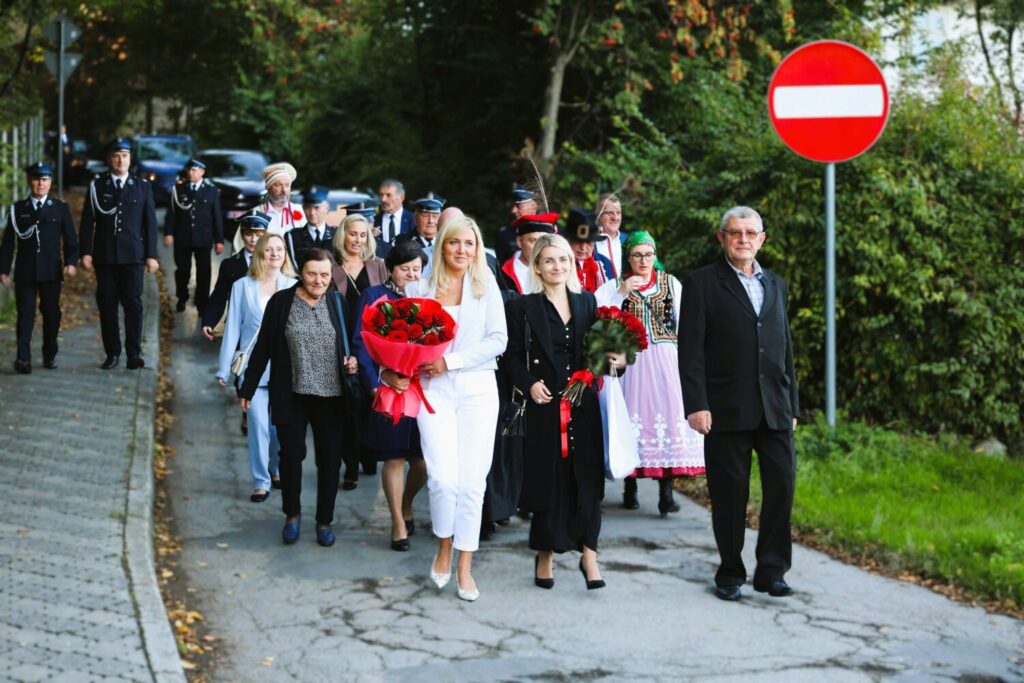 60lecie-stowarzyszenia-przyjaci&oacute;ł-biskupic-gmina-biskupice-uroczystość-w-powiecie-wielickim-powiat-wielicki7.png