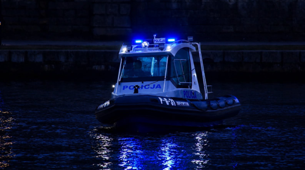 Nocna akcja nad Wisłą. Policjanci pomogli turystom z Wielkiej Brytanii