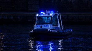 Nocna akcja nad Wisłą. Policjanci pomogli turystom z Wielkiej Brytanii