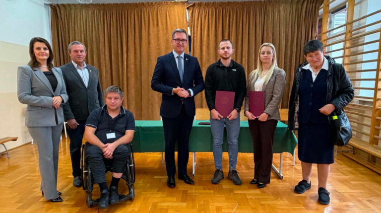 Szkolna kotłownia w Koźmicach Wielkich do modernizacji. Umowa podpisana