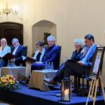 Niepołomice sięgnęły po Mickiewicza. Wsp&oacute;lne czytanie w zamkowych wnętrzach