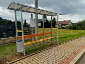 Cztery nowe wiaty przystankowe w gminie Wieliczka. Będą kolejne