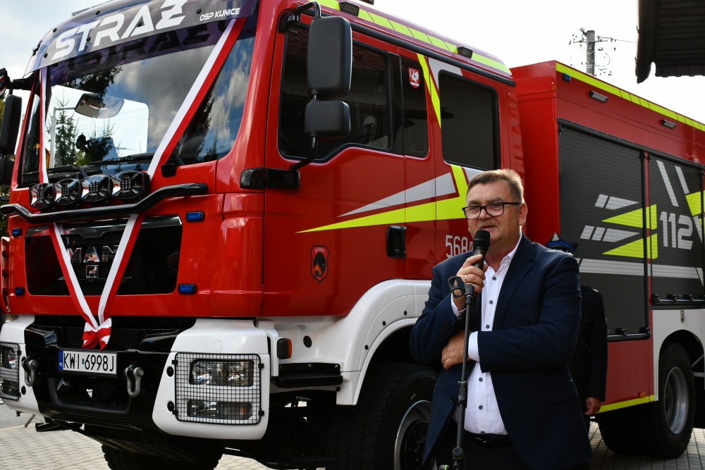 Nowy samoch&oacute;d ratowniczo-gaśniczy w Kunicach