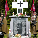 Pamięć o poległych wciąż żywa. Oddanie hołdu przy mogile Strzelc&oacute;w Podhalańskich