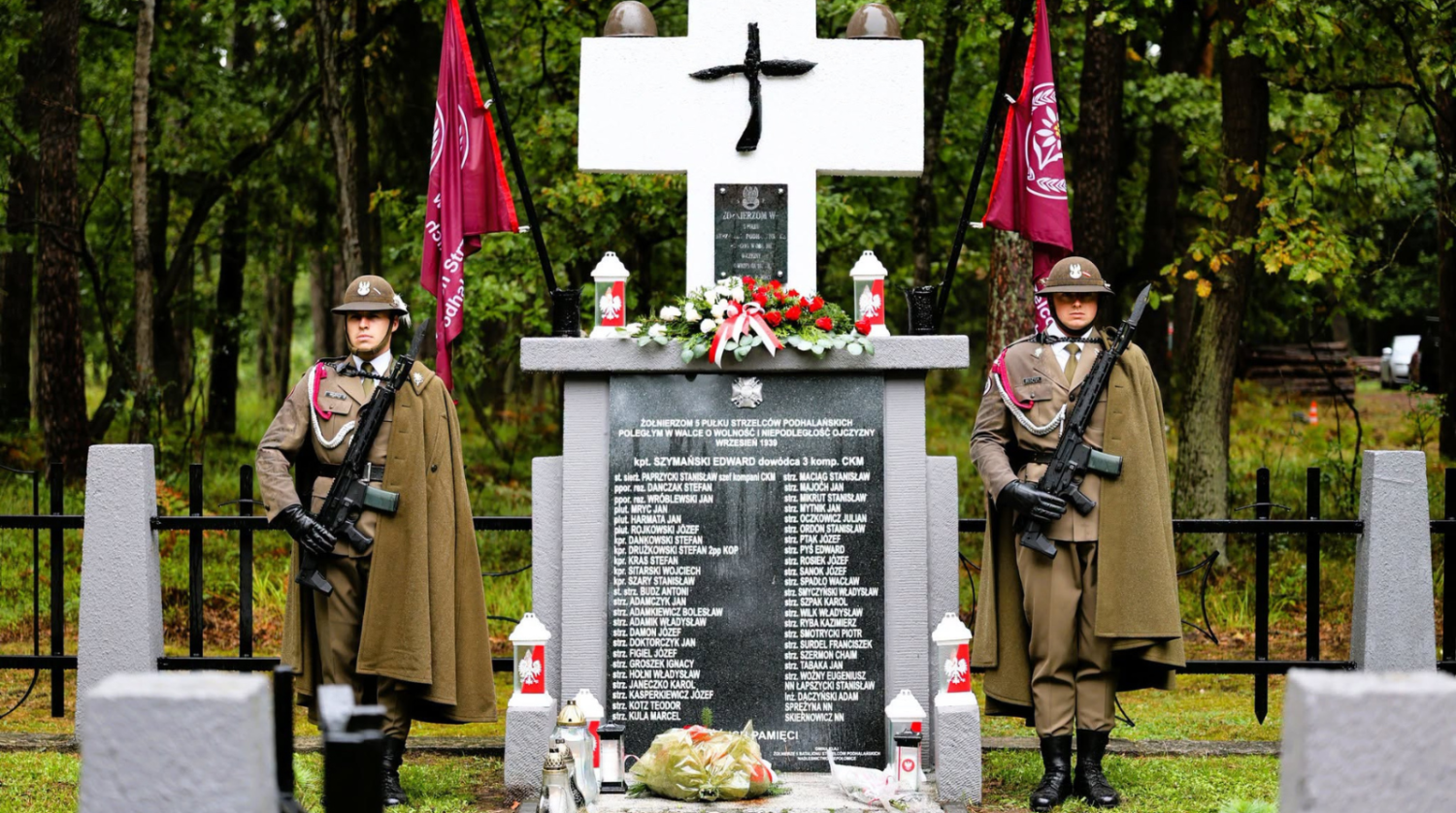 Pamięć o poległych wciąż żywa. Oddanie hołdu przy mogile Strzelc&oacute;w Podhalańskich