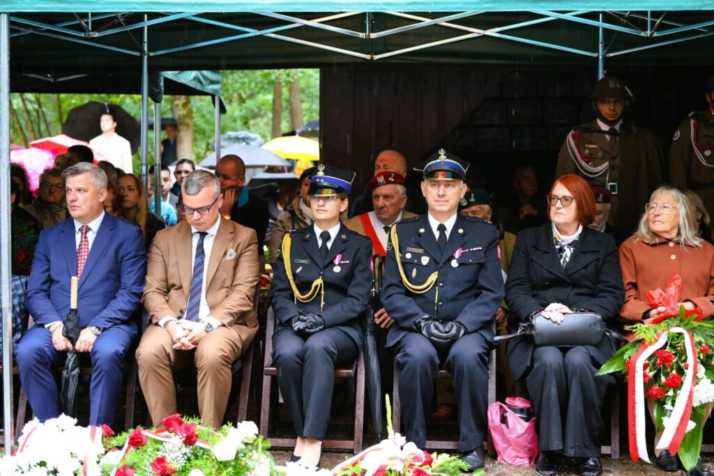 oddanie-hołdu-pamięci-żołnierzom-5-pułku-strzelc&oacute;w-podhalańskich-puszcza-niepołomice-niepołomice7.png
